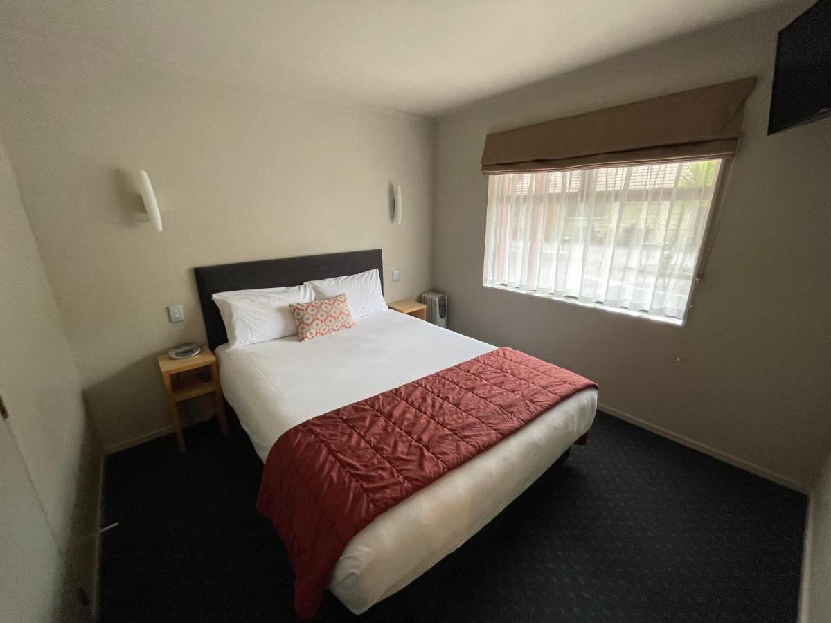 Bentleys Motor Inn Палмерстон-Норт Экстерьер фото