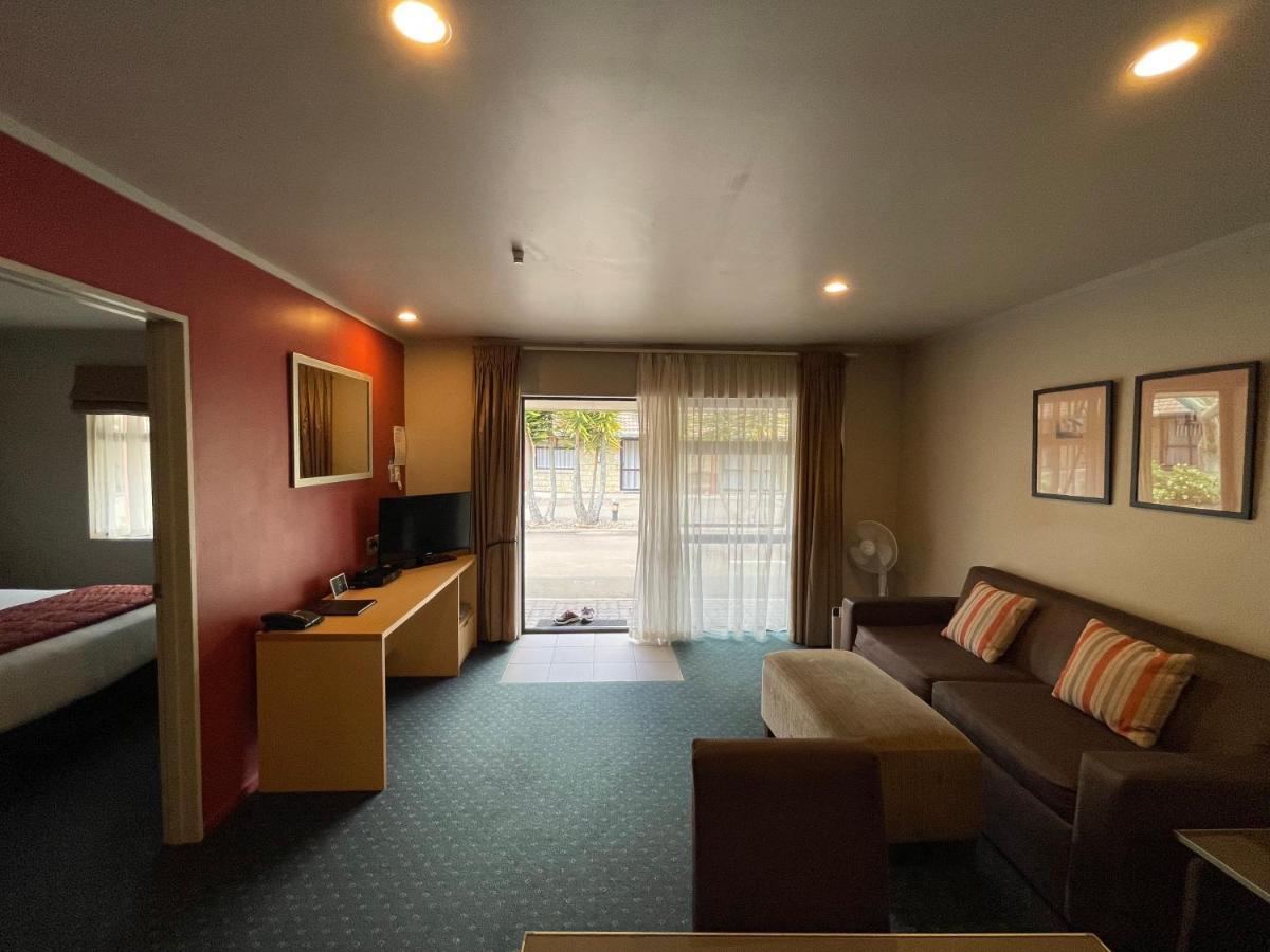 Bentleys Motor Inn Палмерстон-Норт Экстерьер фото