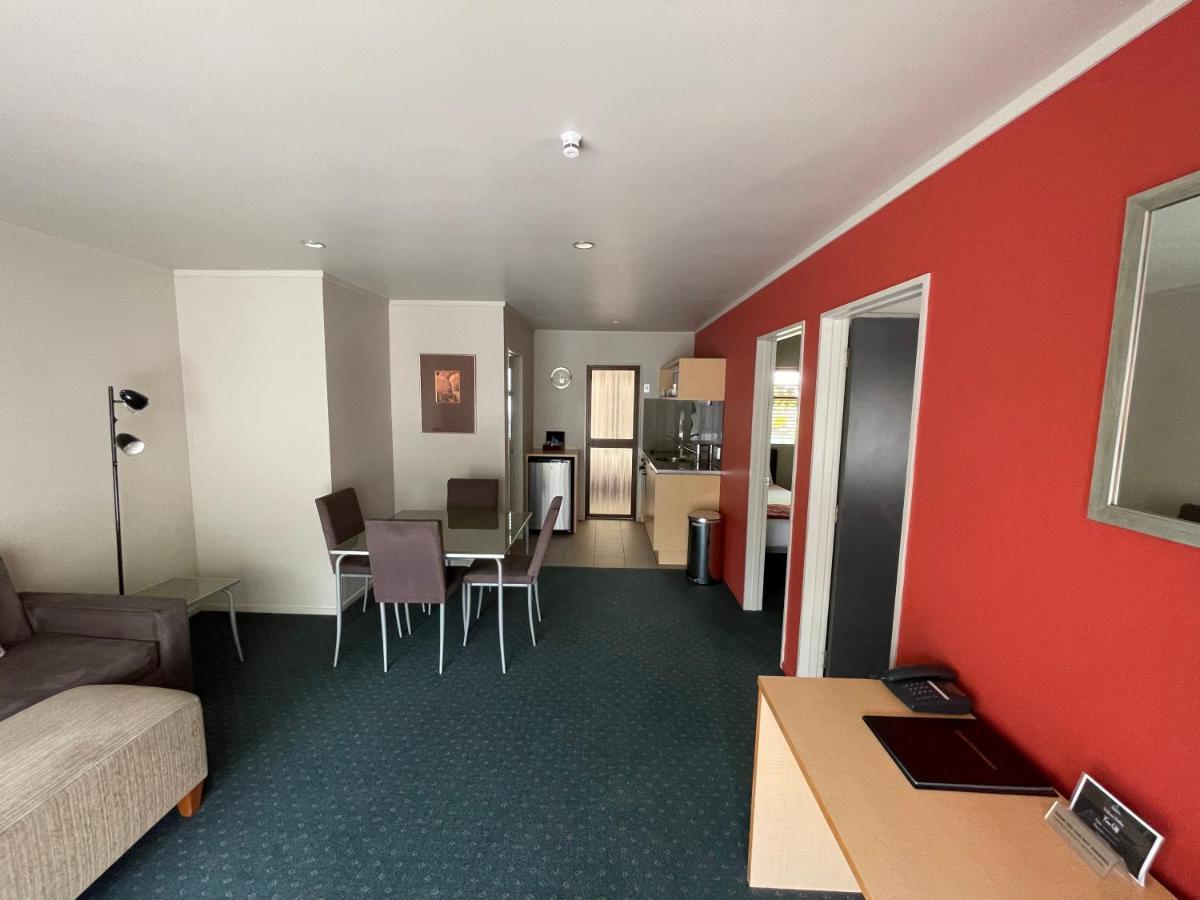 Bentleys Motor Inn Палмерстон-Норт Экстерьер фото